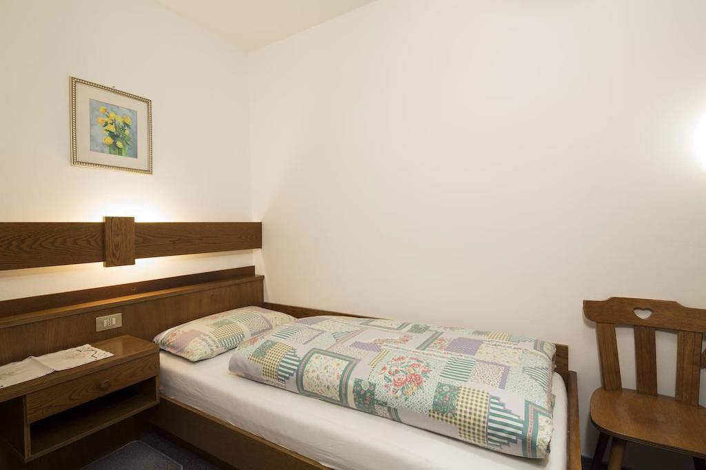 Hotel Ciasa Iris Colfosco Habitación foto