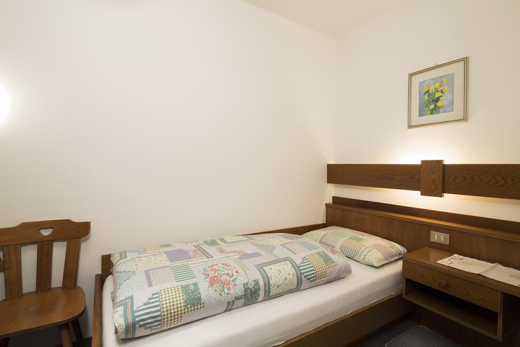 Hotel Ciasa Iris Colfosco Habitación foto